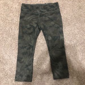 MAKE OFFER!! Lululemon savanna camo inspire crops